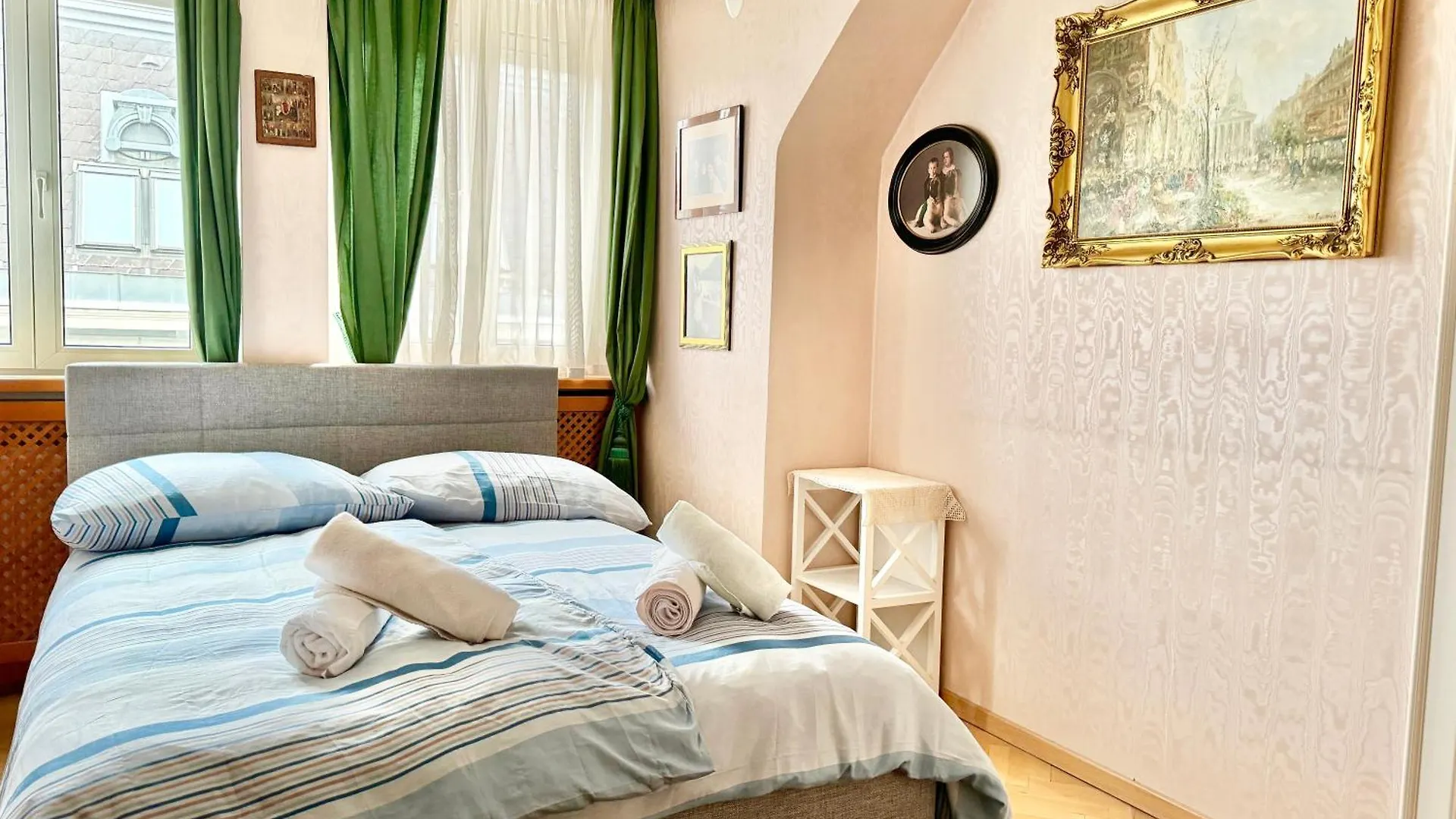 Contactos de Spacious Penthouse With Stephen Cathedral View